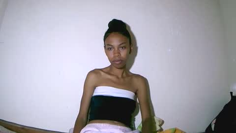 Snapshot of fyah1027 chatting on 2, 12, 2025 fyah1027 online show from 2, 12, 2025