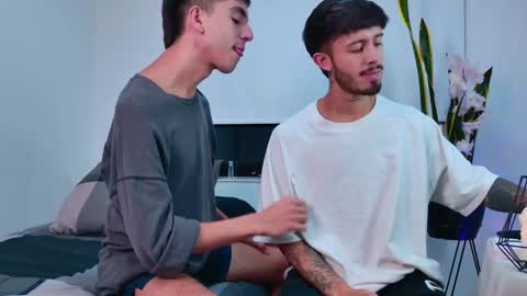 Snapshot of gabriel_and_geronimo chatting on 21, 11, 2025 gabriel_and_geronimo online show from 21, 11, 2025