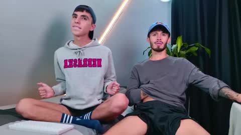 Snapshot of gabriel_and_geronimo chatting on 29, 11, 2025 gabriel_and_geronimo online show from 29, 11, 2025