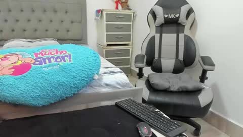 Snapshot of gabriela_diamond chatting on 11, 11, 2025 Gabriela online show from 11, 11, 2025