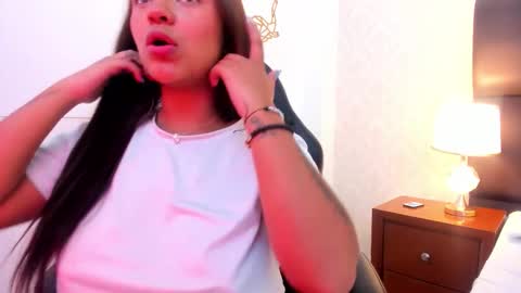 Snapshot of gabymoreau chatting on 16, 10, 2025 gabymoreau online show from 16, 10, 2025