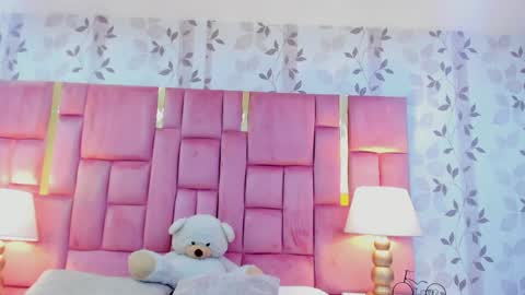 Snapshot of gabymoreau chatting on 5, 3, 2026 gabymoreau online show from 5, 3, 2026