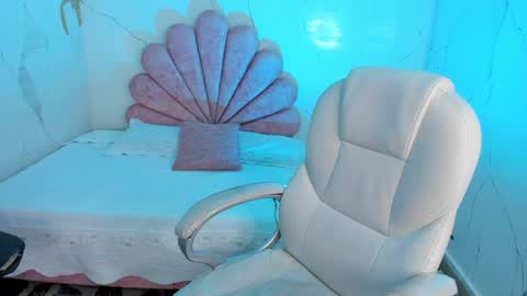 Gaby Owens  online show from 15, 4, 2026