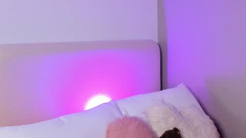 Gaia Baker  online show from 16, 4, 2026