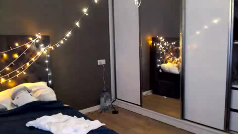 Snapshot of galaxyandromeda chatting on 16, 12, 2025 My name Lou 3 online show from 16, 12, 2025