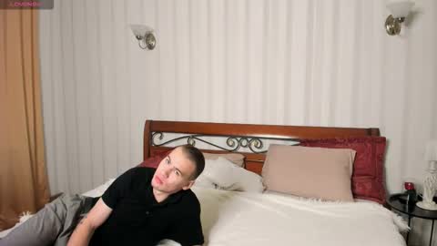 Snapshot of garden_of_eden_ chatting on 8, 10, 2025 Max and Eva online show from 8, 10, 2025