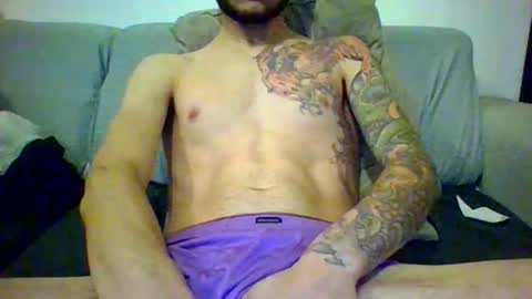 Snapshot of garyreal1990 chatting on 18, 12, 2025 garyreal1990 online show from 18, 12, 2025