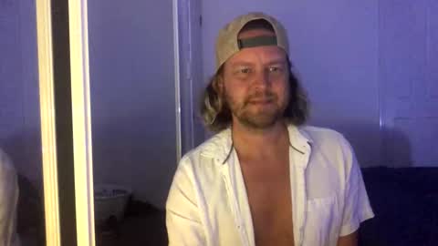 Snapshot of gcsurfer81 chatting on 4, 11, 2025 gcsurfer81 online show from 4, 11, 2025