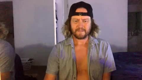 Snapshot of gcsurfer81 chatting on 17, 12, 2025 gcsurfer81 online show from 17, 12, 2025