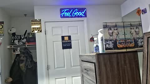 Snapshot of geekedoutlabs chatting on 10, 10, 2025 Zanecubano online show from 10, 10, 2025