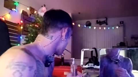 Snapshot of geekedoutlabs chatting on 15, 12, 2025 Zanecubano online show from 15, 12, 2025