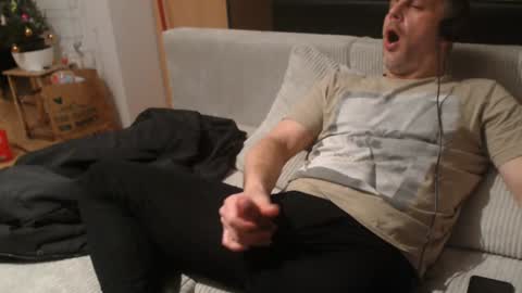 Snapshot of geilomattig chatting on 23, 12, 2024 Lassmiranda online show from 23, 12, 2024