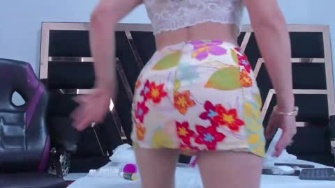 Snapshot of genesis_lunar chatting on 11, 10, 2025 genesis_lunar online show from 11, 10, 2025