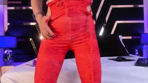 Snapshot of genesis_lunar chatting on 8, 11, 2025 genesis_lunar online show from 8, 11, 2025