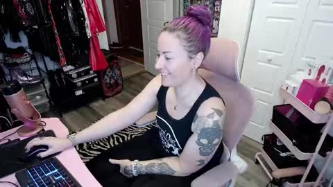 Snapshot of gennyrock chatting on 20, 9, 2025 Genny Rock and online show from 20, 9, 2025