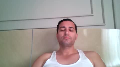 Snapshot of genteldevil chatting on 18, 12, 2025 genteldevil online show from 18, 12, 2025