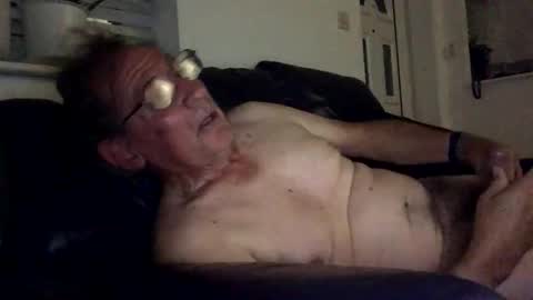 Snapshot of geoff242535 chatting on 22, 10, 2025 geoff242535 online show from 22, 10, 2025