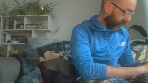 Snapshot of geon2xx chatting on 16, 10, 2025 Geon online show from 16, 10, 2025