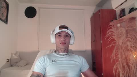 independent model online show from 7, 12, 2024