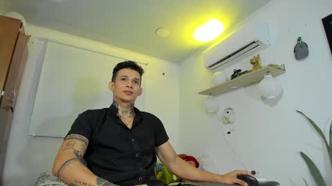 independent model online show from 2, 1, 2025