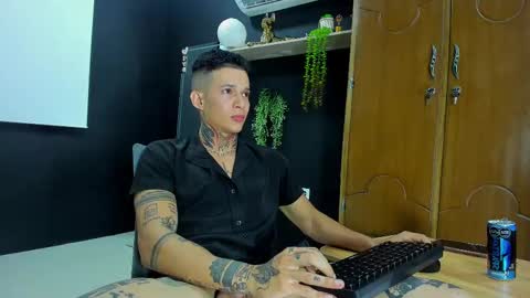 independent model online show from 14, 2, 2025