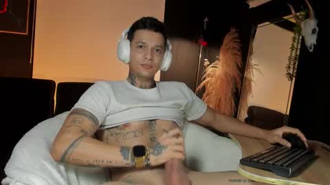 independent model online show from 30, 9, 2025