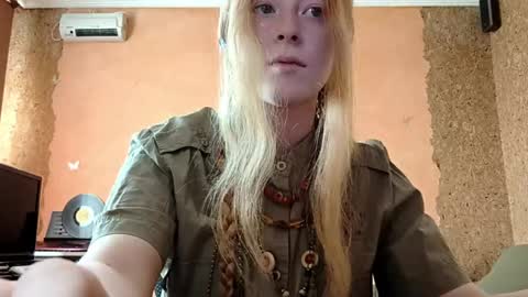 Snapshot of gertrudisturbe chatting on 14, 4, 2026 Kate online show from 14, 4, 2026