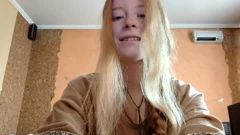 Snapshot of gertrudisturbe chatting on 28, 4, 2026 Kate online show from 28, 4, 2026