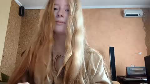 Snapshot of gertrudisturbe chatting on 28, 4, 2026 Kate online show from 28, 4, 2026