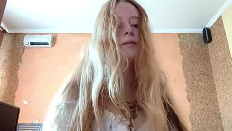 Snapshot of gertrudisturbe chatting on 19, 5, 2026 Kate online show from 19, 5, 2026