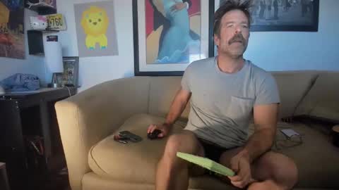 Snapshot of getsnatty chatting on 19, 10, 2025 GetsNatty online show from 19, 10, 2025