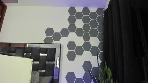 Snapshot of ghadats chatting on 21, 12, 2024 L A U R A online show from 21, 12, 2024