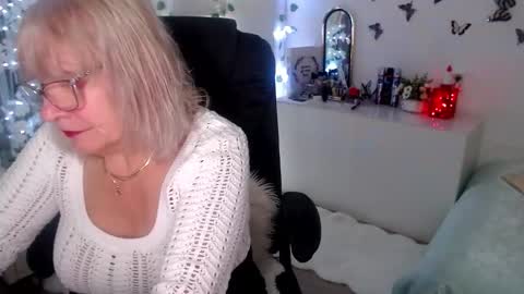 Snapshot of ghertrudequeen chatting on 17, 12, 2025 Ghertrudequeen online show from 17, 12, 2025