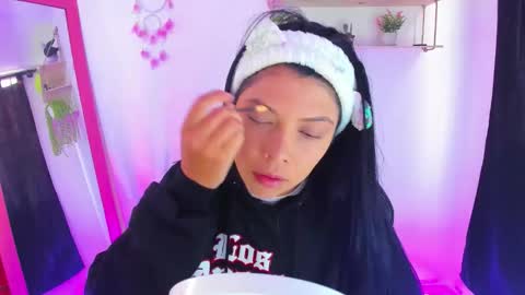 giaaaa   online show from 4, 3, 2026