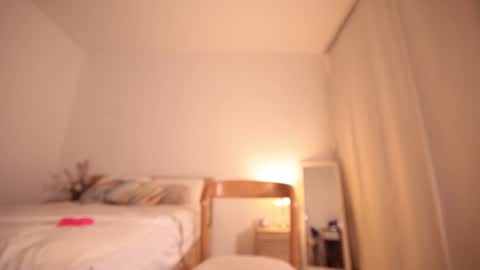 Snapshot of gia_curly chatting on 24, 11, 2025 Leo online show from 24, 11, 2025