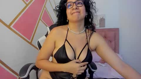 Snapshot of gia_cutee chatting on 12, 9, 2025 Gia online show from 12, 9, 2025