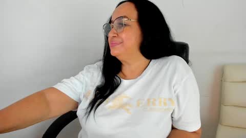 Snapshot of gia_nahomi chatting on 4, 1, 2025 nahomi online show from 4, 1, 2025