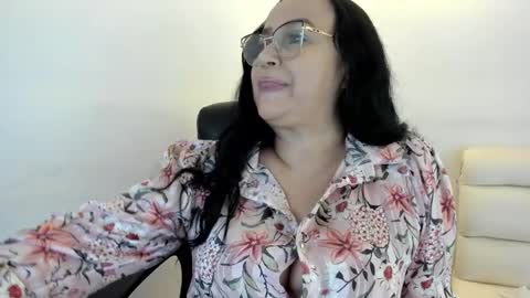 Snapshot of gia_nahomi chatting on 5, 1, 2025 nahomi online show from 5, 1, 2025