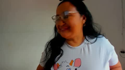 Snapshot of gia_nahomi chatting on 8, 3, 2025 nahomi online show from 8, 3, 2025