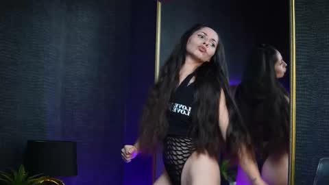 Snapshot of giaeasyice chatting on 8, 11, 2025 Gia online show from 8, 11, 2025