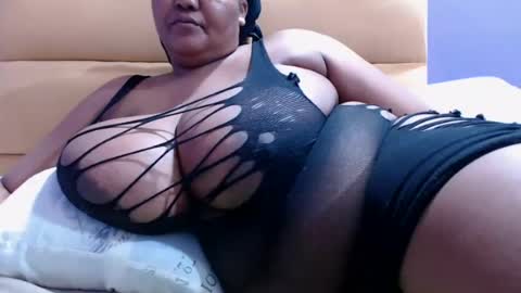 Snapshot of gianttitts chatting on 24, 6, 2026 gianttitts online show from 24, 6, 2026