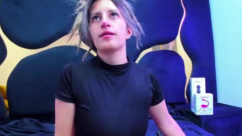 Snapshot of giaroussel chatting on 11, 10, 2025 GiaRoussel online show from 11, 10, 2025