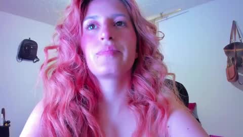 Snapshot of giaroussel chatting on 8, 6, 2026 GiaRoussel online show from 8, 6, 2026