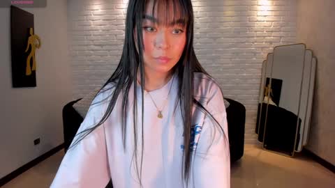 Snapshot of gigilee_ chatting on 4, 1, 2025 GIGI online show from 4, 1, 2025