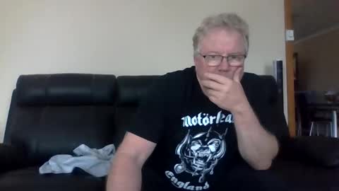 Snapshot of gimmmieoooo chatting on 7, 6, 2026 gimmmieoooo online show from 7, 6, 2026