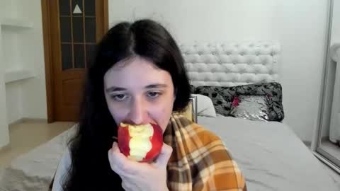 Snapshot of ginablum chatting on 28, 10, 2025 Kate online show from 28, 10, 2025