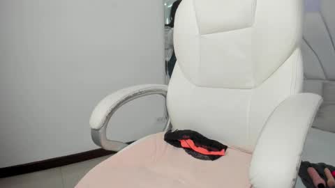 Snapshot of ginebra_ness chatting on 19, 11, 2025 Ginebra Ness online show from 19, 11, 2025