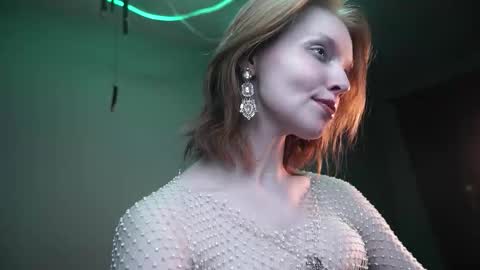        im expecting 350 thumbs up on my altar   online show from 9, 11, 2025