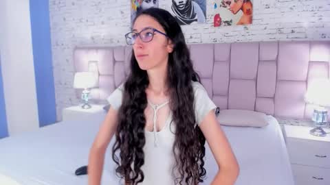 Snapshot of girafmusic chatting on 2, 12, 2025 GirafMusic online show from 2, 12, 2025