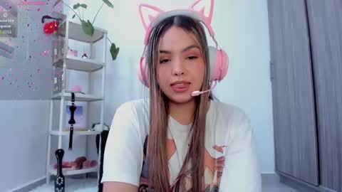 Snapshot of girl_alana chatting on 2, 10, 2025 Alana online show from 2, 10, 2025